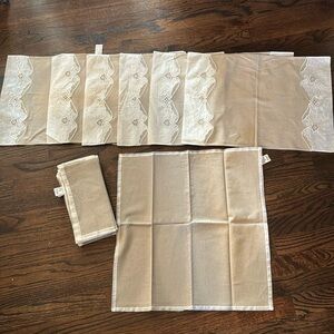 NWT Vintage Pier 1 beige & white cotton/linen placemats & napkins. 6 each.